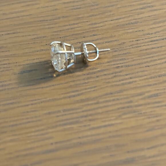 Single earring (sold individually). Pompeii3 brand. - Picture 7 of 10